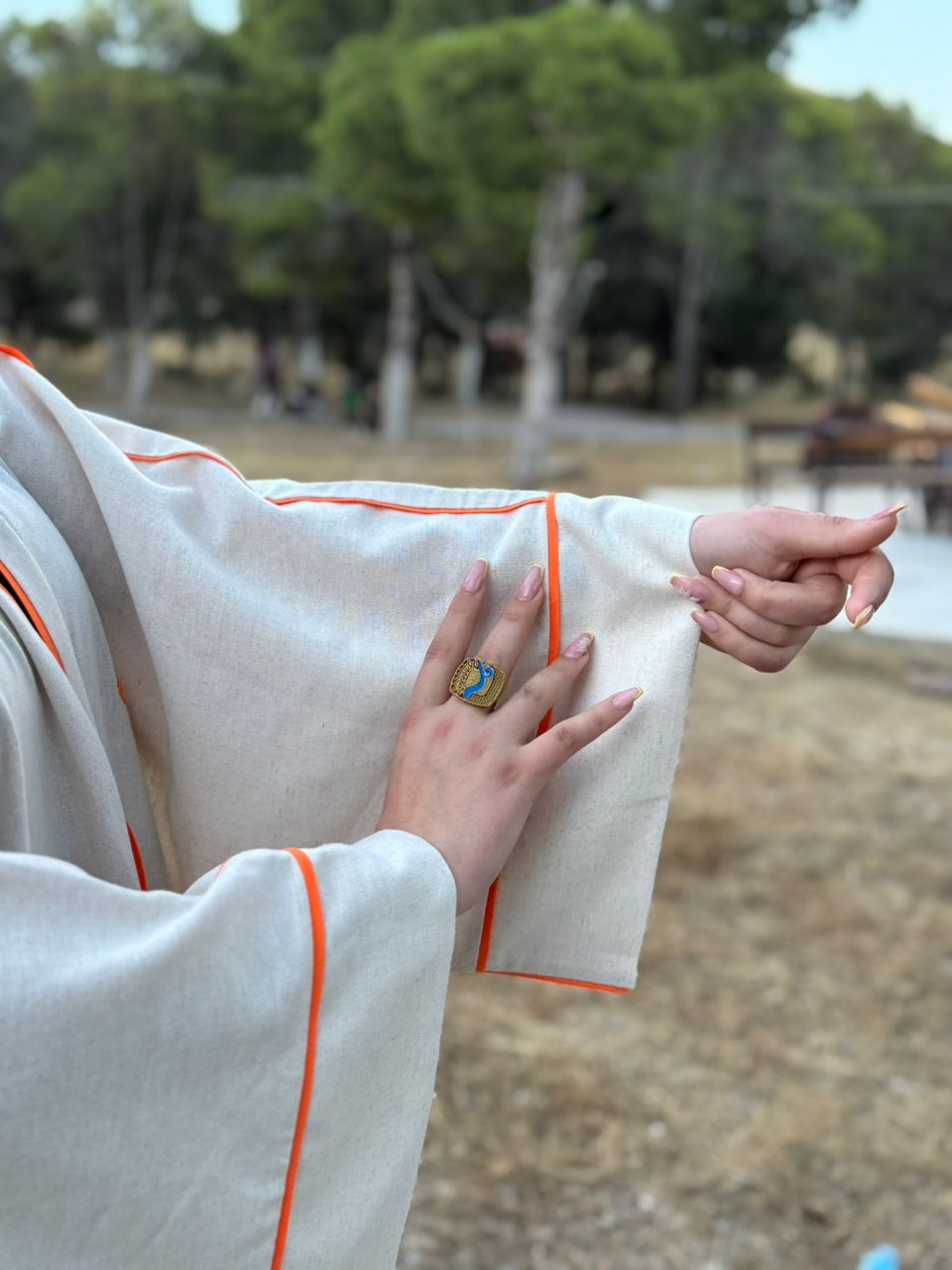 Abaya Farasha Écrue — Broderie Orange