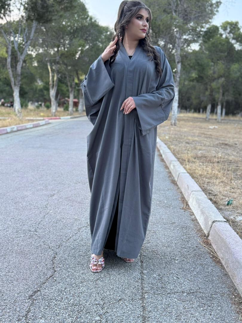 Abaya Ouverte Grise — Manches Boutonnées