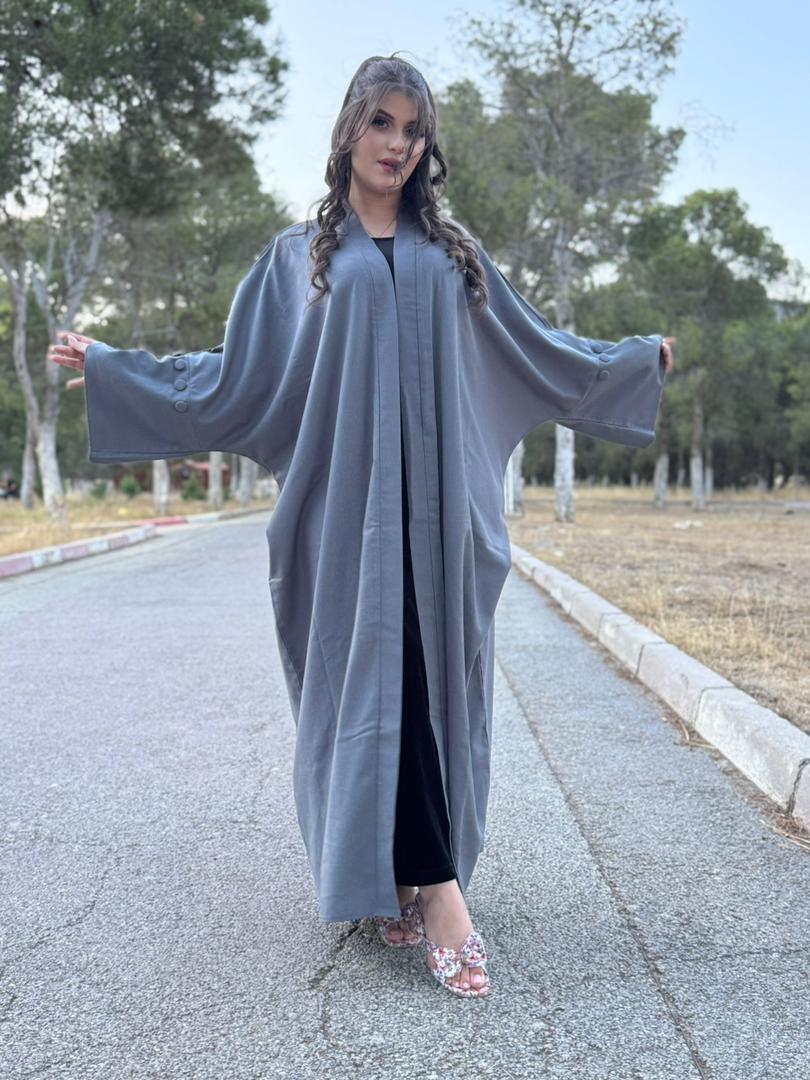 Abaya Ouverte Grise — Manches Boutonnées