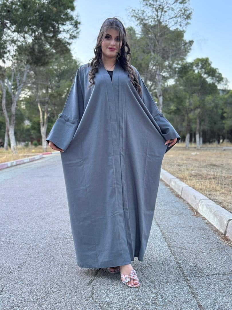 Abaya Ouverte Grise — Manches Boutonnées
